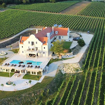Hotel Liszkay Borkuria Monoszlo Esterno foto