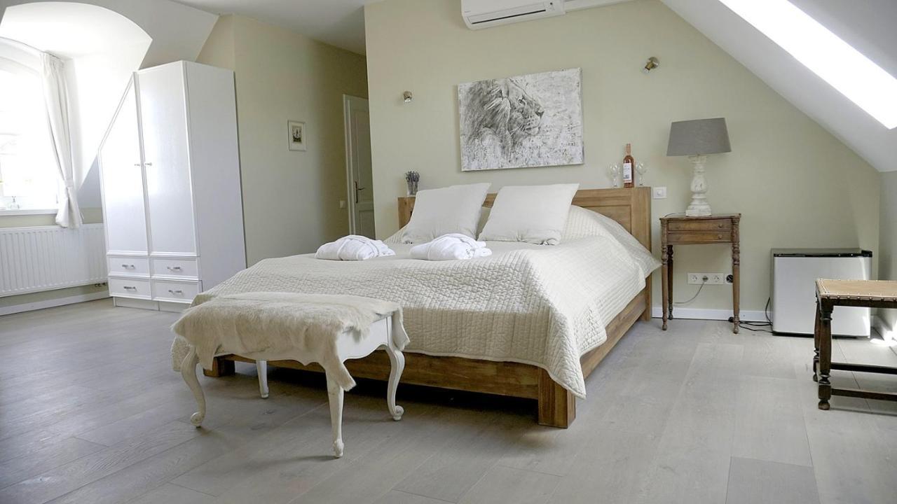 Hotel Liszkay Borkuria Monoszlo Esterno foto